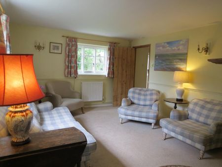 3 bedroom detached house to rent - Photo 2