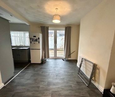 Victoria Road, Ellesmere Port - Photo 1