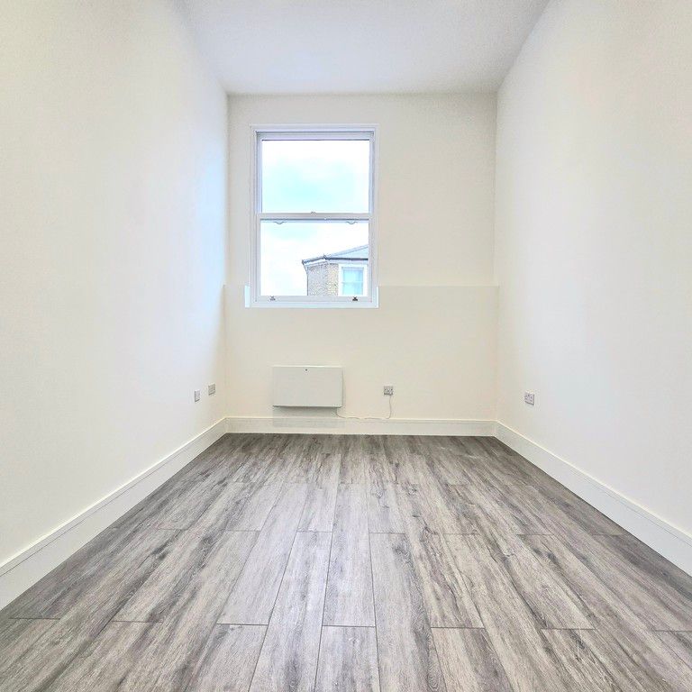 3 Bedroom Apartment, Earls Court Road, London - Photo 1