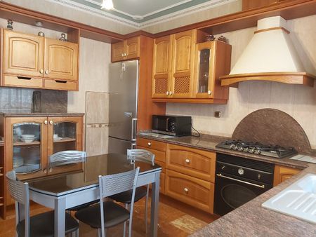 LONG TERM RENTAL. Spacious villa with 6 bedrooms for rent. - Foto 3