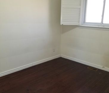 For Lease - 182 Confederation Drive Unit# Main Floor, Toronto, Ontario - Photo 5