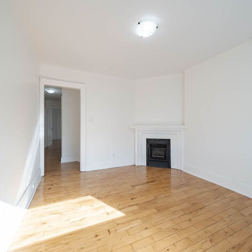 For Lease - 781 St Clair Avenue Unit# 5, Toronto, Ontario - Photo 1