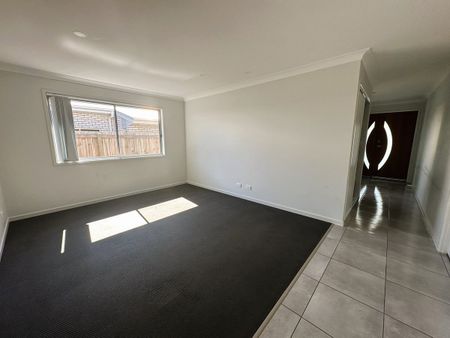 Large Family Home in Great Pimpama Location! - Photo 2
