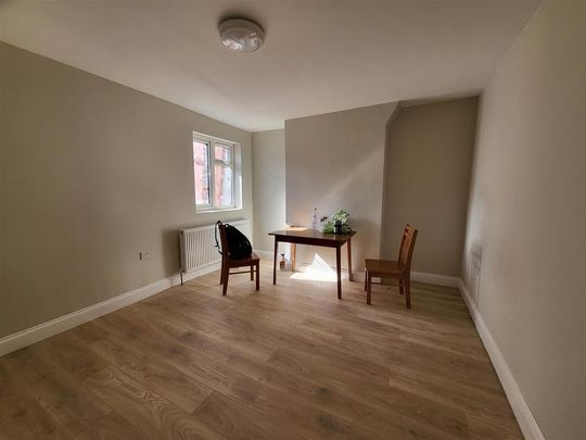 4 bedroom flat to rent - Photo 1