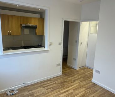 Studio Flat, Leigham Court Road, SW16 - Photo 1