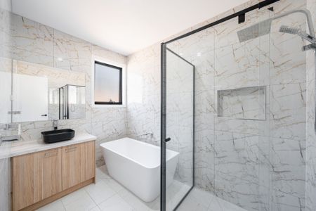 LUXURY LIVING IN SUNBURY - Photo 2