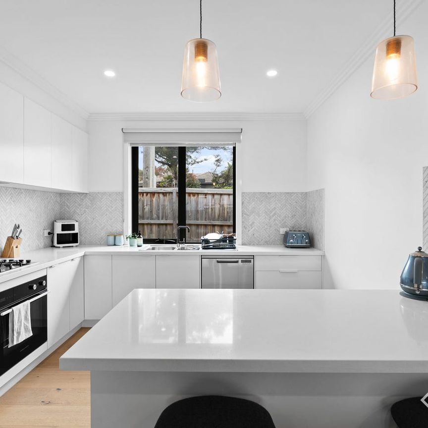 Get the Best of Burke – Comfort and Style Combined! - Photo 1