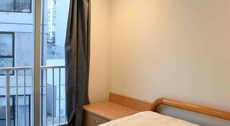 Three bedroom Central Apt w/ Balcony - Photo 2