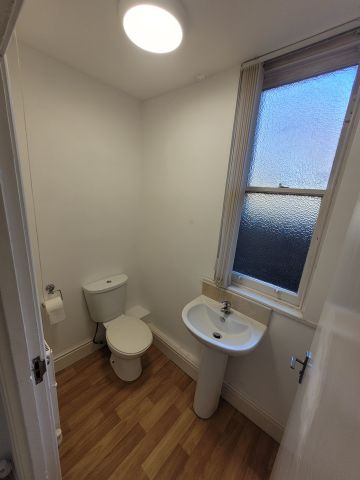 1 Bed Flat, Park Road West, CH43 - Photo 3