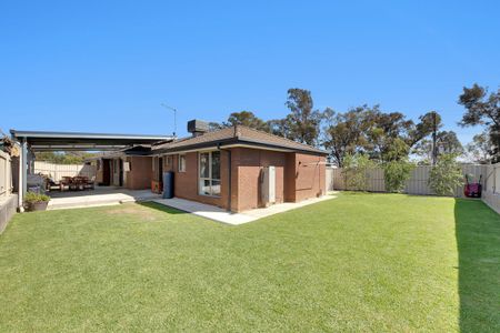 Spacious Family Living in a Quiet West Wodonga Court - Photo 5