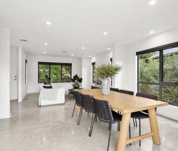 Live a life of luxury in this Comtemporary Townhouse - Photo 5