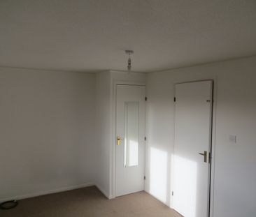 3 bed House - To Let - Photo 4