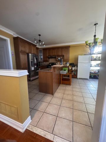 For Lease - 30 Prada Court, Brampton, Ontario - Photo 3