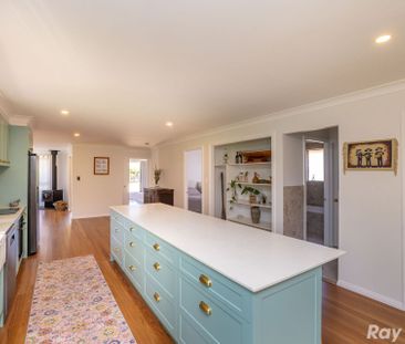 BEAUTIFULLY DESIGNED 3 BEDROOM HOME!! - Photo 6