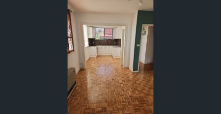 Hidden Gem: Thornbury updated apartment with undercover carport. - Photo 4