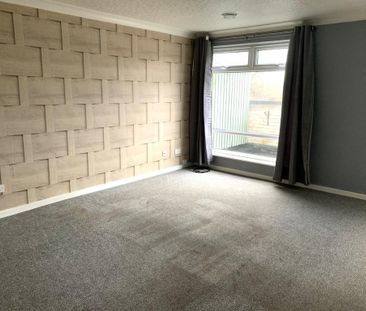 3 bedroom flat to rent - Photo 2