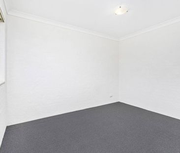 Larger than it looks - 3 bedroom double storey home! - Photo 5