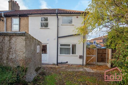 1 bedroom in a house share to rent - Photo 4