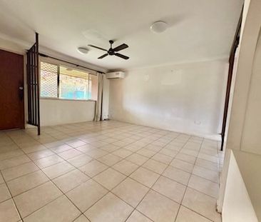 Charming 4-Bedroom Family Home in Bellbird Park - Photo 4
