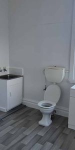 *Recently Renovated In Highfield* - Photo 4