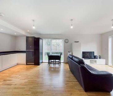 Arla Place, South Ruislip, HA4 - Photo 1