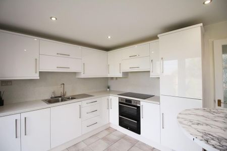 2 bedroom end of terrace house to rent - Photo 5