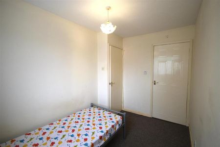 2 bedroom end of terrace house to rent - Photo 2