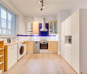 Newly decorated two bedroom first floor apartment in close proximit... - Photo 4