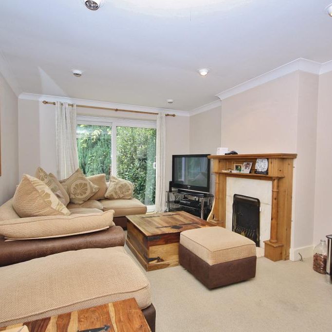 Worplesdon Road, Guildford - Photo 1