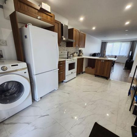 LAVAL PRÈS MÉTRO CARTIER 5 1/2 RÉNOVÉ 1ER ÉTAGE - Photo 3