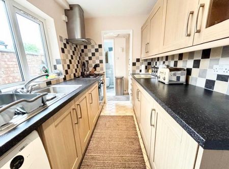 3 bedroom end of terrace house to rent - Photo 5