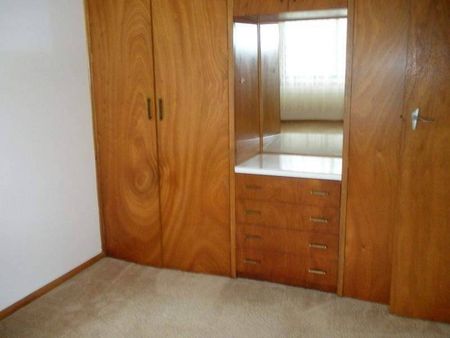 Very Spacious Unit! - Photo 3