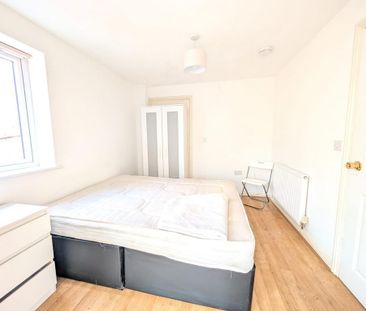 5 bedroom detached house to rent - Photo 2