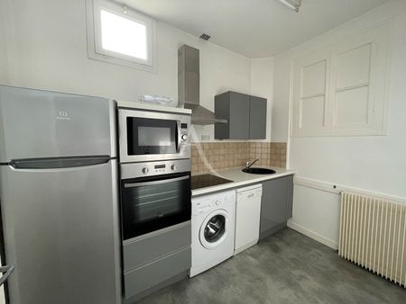 Location Appartement 2 pièces 65m² FONTENAY LE COMTE 85200 - Photo 4