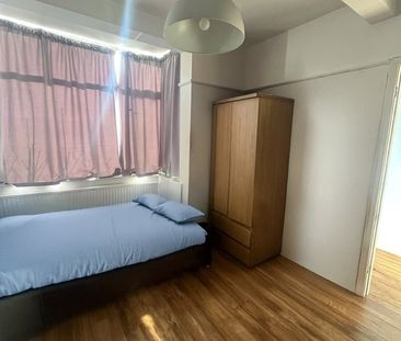 Room in a Shared House, Woodmansterne Road, SW16 - Photo 6