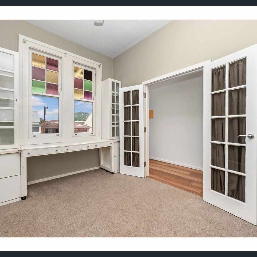 IMPRESSIVE RENOVATED & AIR-CONDITONED HISTORIC HOME IN SOUGHT AFTER LOCATION - Photo 1