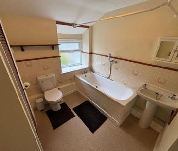 2 bedroom semi-detached house to rent - Photo 6