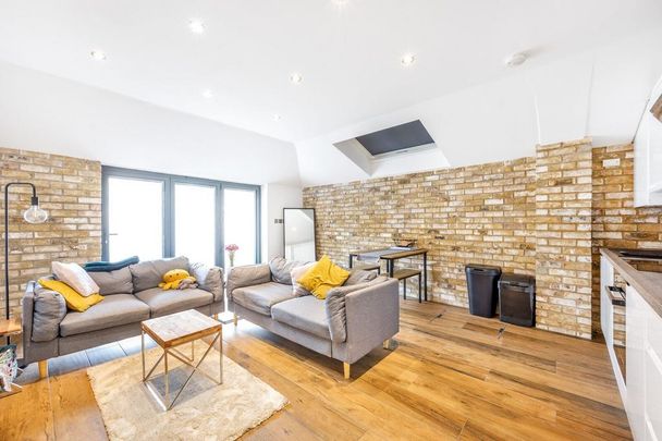 3 bedroom flat to rent - Photo 1