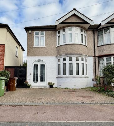 3 bedroom end of terrace house to rent - Photo 1