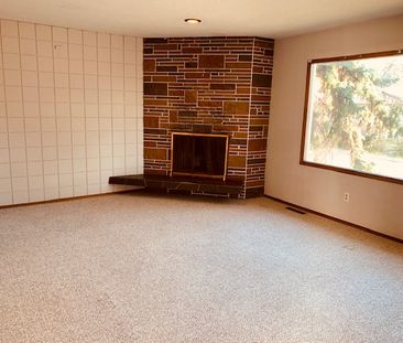 Bright 2 Bed Home Near U Of C | Utilities Included. - Photo 1