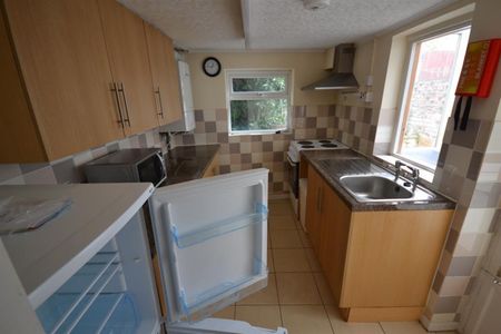3 bedroom House To Let - Photo 5