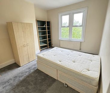 3 Bed Flat, Whipps Cross Road, E11 - Photo 1