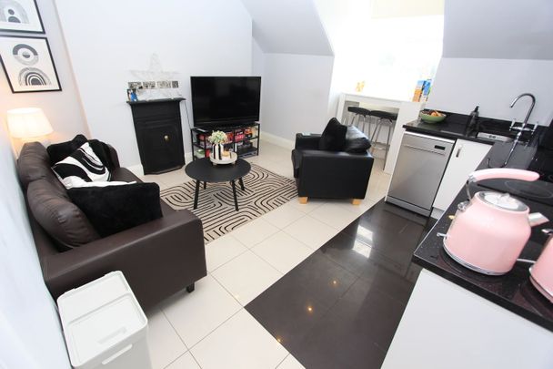 2 Bed Flat, Heath Street, NW3 - Photo 1