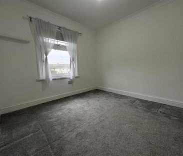 2 bedroom end of terrace house to rent - Photo 3