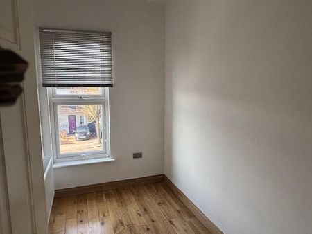 3 bedroom flat to rent - Photo 2