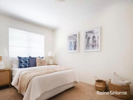 Apartment with 2 bedrooms, 1 bathroom & parking for 1 car - Photo 4