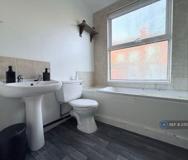 4 bedroom terraced house to rent - Photo 6