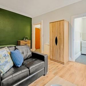 9 BROOKFIELD ROAD Leeds - LS6 4EJ - Photo 2