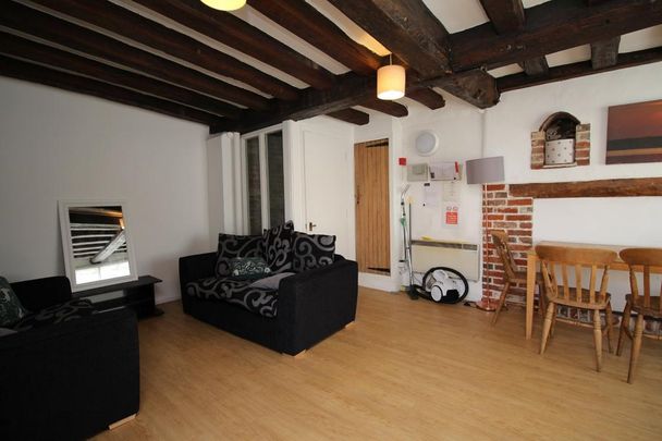 4 bedroom link detached house to rent - Photo 1