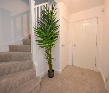 2 bedroom end of terrace house to rent - Photo 3